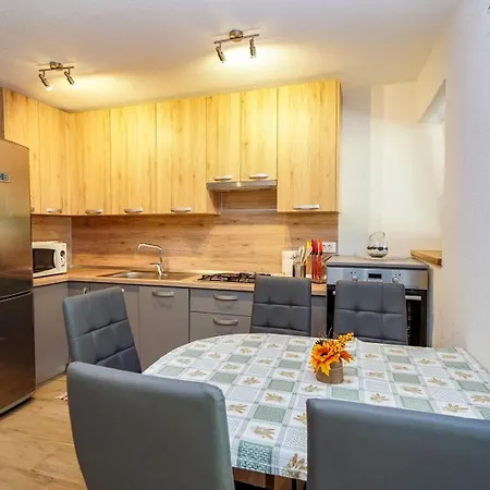 With Parking Space Zambratija, Umag - 27182 Apartman *